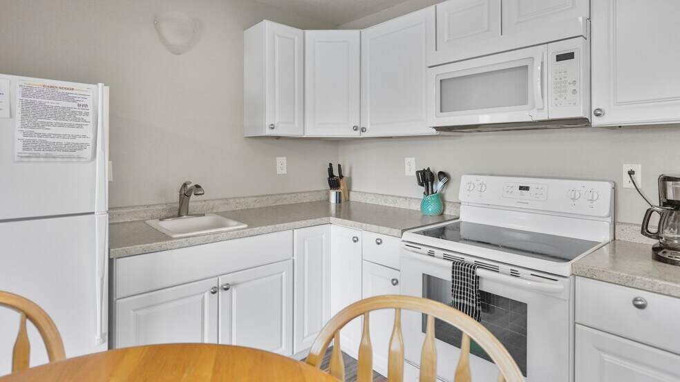 More Photos Of 91 Breeze Dr, Camdenton Hotel For Sale