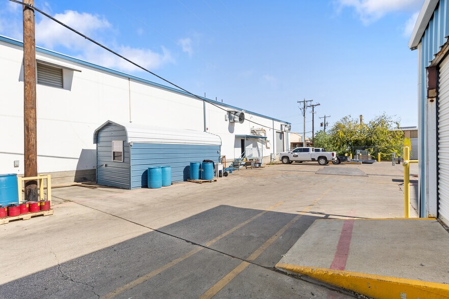 More Photos Of 1120 Commercial Blvd N, Arlington Warehouse For Sale