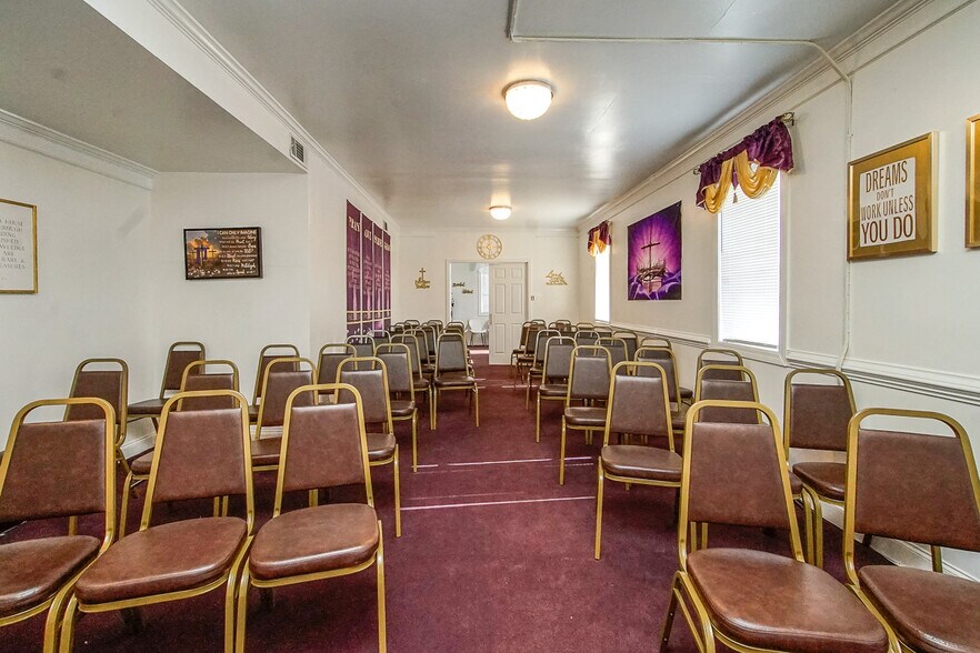 More Photos Of 2362 W Broad St, Athens Freestanding For Sale