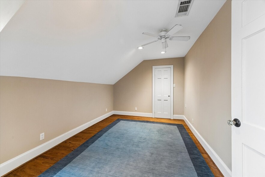 More Photos Of 1330 Des Jardines St, Houston Office Residential For Sale