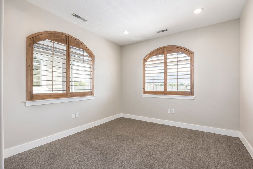 More Photos Of 118 W Winchester St, Murray Specialty For Sale