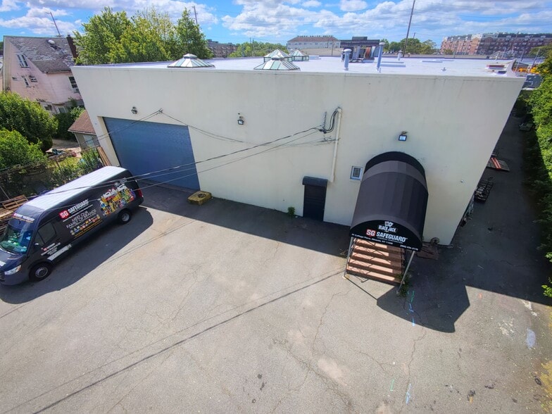 More Photos Of 99 Cottage Pl, Mineola Industrial For Sale