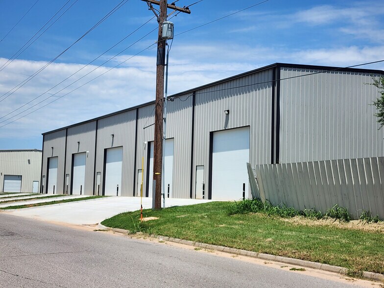 More Photos Of 1507 SW G Ave, Lawton Warehouse For Sale