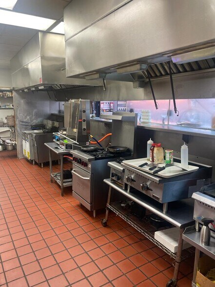 More Photos Of 1017 61st St, Galveston Restaurant For Sale