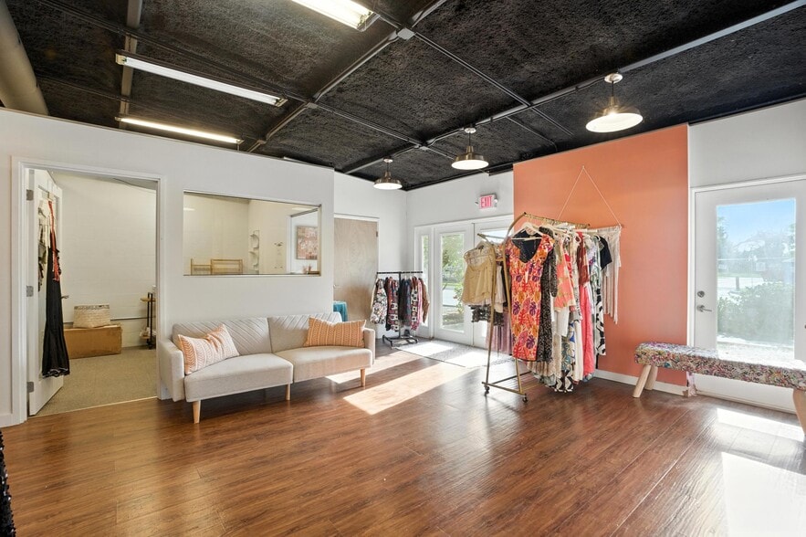 More Photos Of 30 Mango St, Englewood Office For Sale