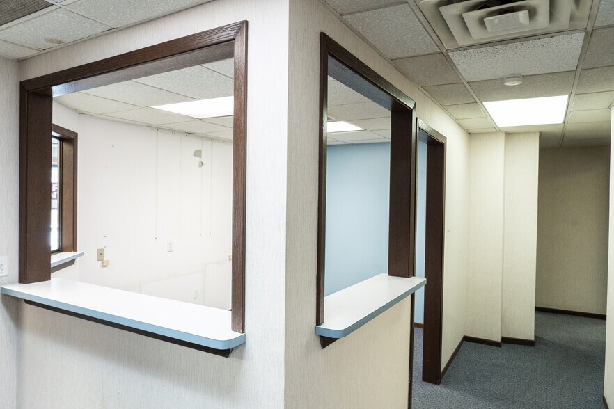 More Photos Of 218 Center Rd, Monroeville Freestanding For Lease