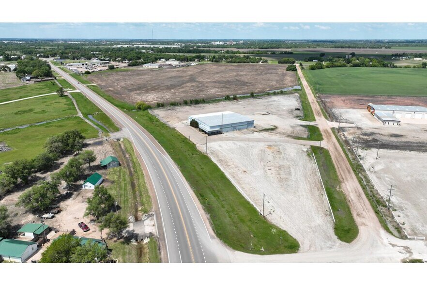 More Photos Of SE 241 SE 10 Ave, Great Bend Warehouse For Sale