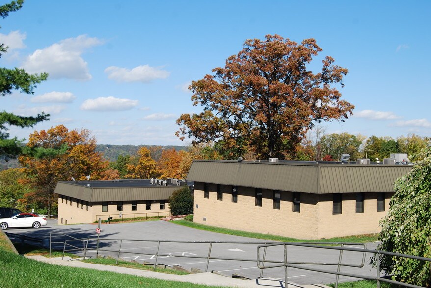 More Photos Of 15 Industrial Blvd, Paoli Medical For Lease