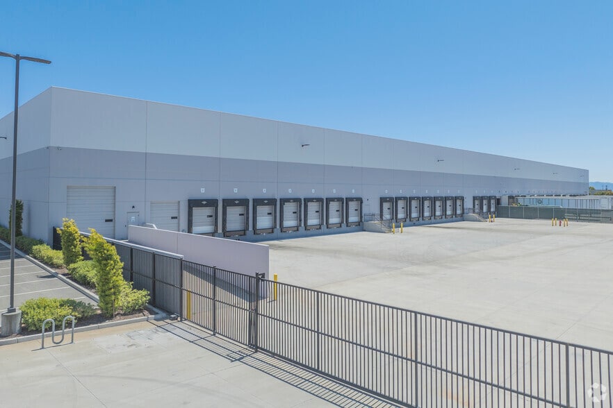 More Photos Of 2380 Williams St, San Leandro Warehouse For Lease