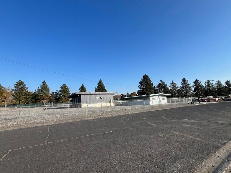 More Photos Of 423 S Idaho Ave, Pasco Warehouse For Lease