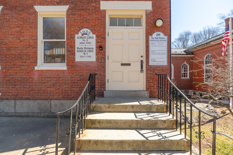 More Photos Of 29 N Main St, Ipswich Office For Sale