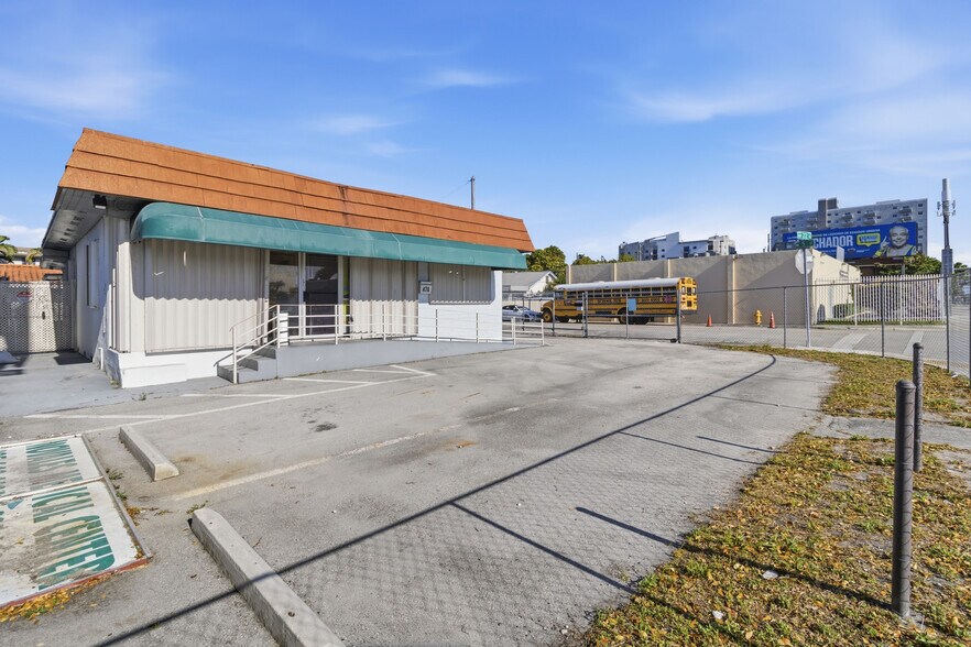 More Photos Of 470 NW 22nd Ave, Miami Office For Sale
