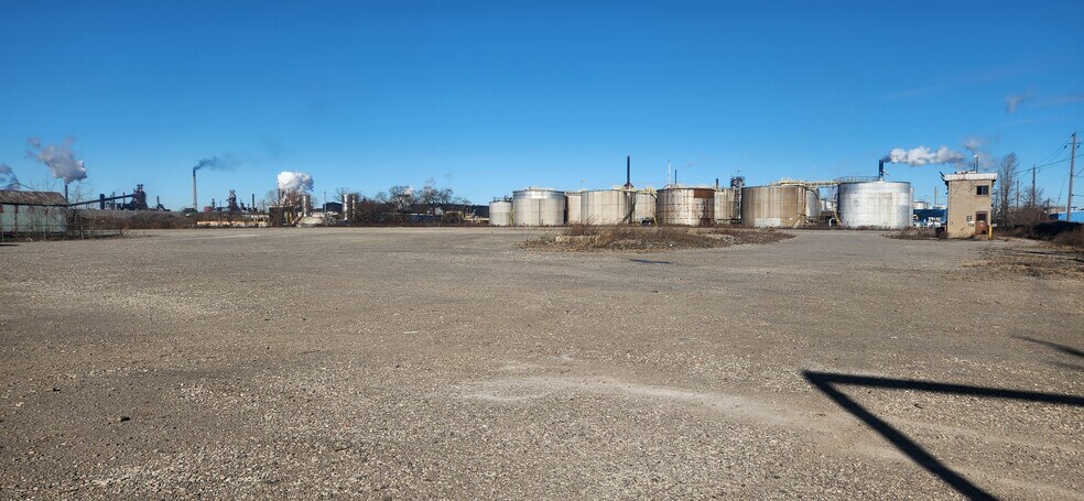 More Photos Of 675 Strathearne Ave, Hamilton Warehouse For Lease