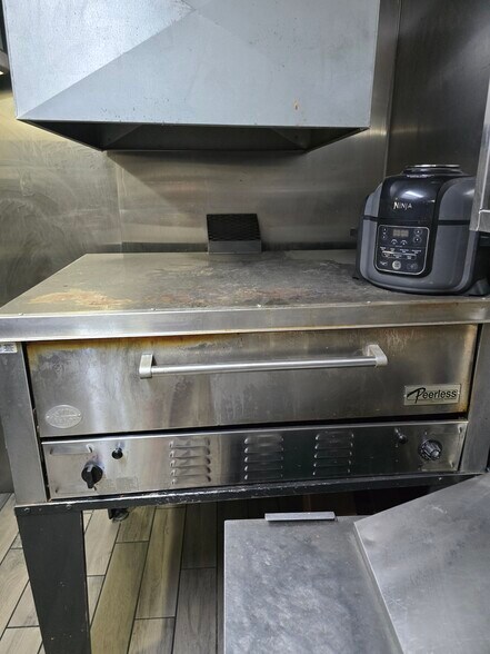 More Photos Of 301 W Main St, Avondale Restaurant For Lease