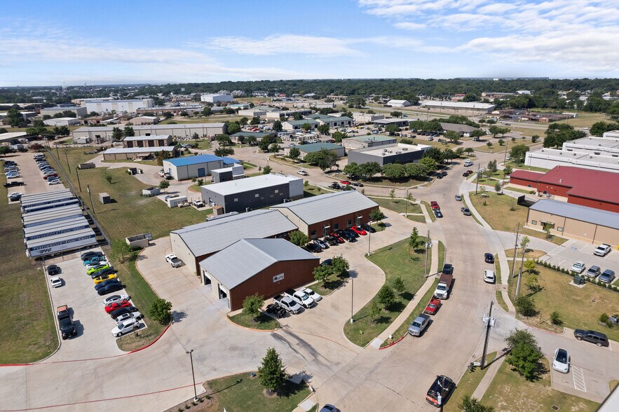 More Photos Of 414 Powerhouse St, McKinney Warehouse For Lease