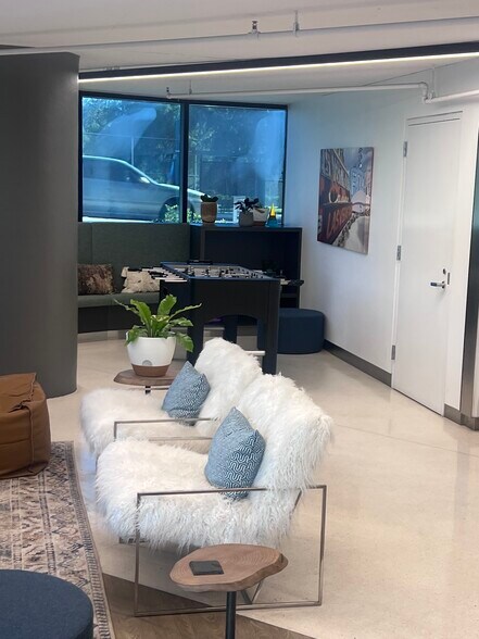 More Photos Of 10281 W Pico Blvd, Los Angeles Office For Sale