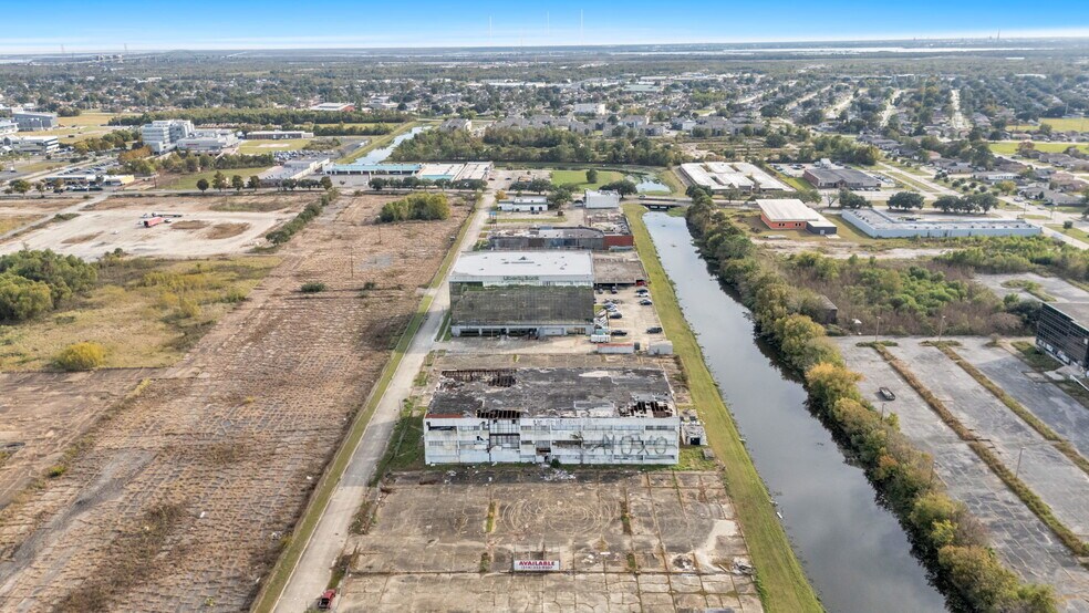 More Photos Of 6700 Plaza Dr, New Orleans Office For Sale