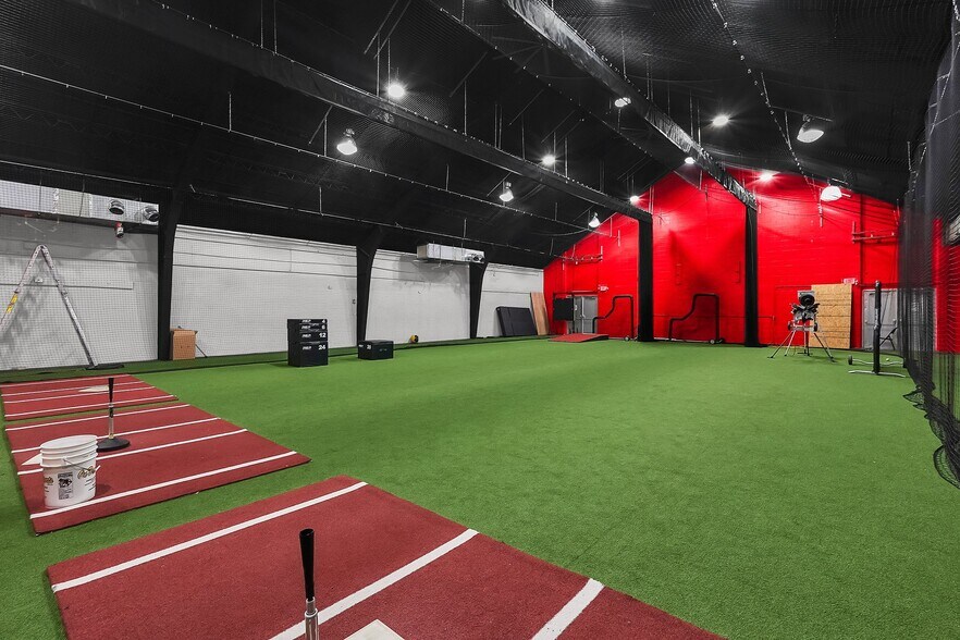 More Photos Of 10843 Foundation Rd, Croton Showroom For Lease