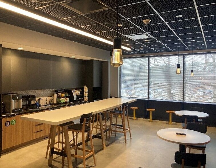 More Photos Of 3100 Interstate N Cir, Atlanta Office For Lease