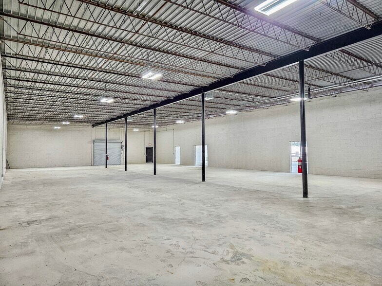 More Photos Of 1120 N Blairs Bridge Rd, Lithia Springs Showroom For Sale