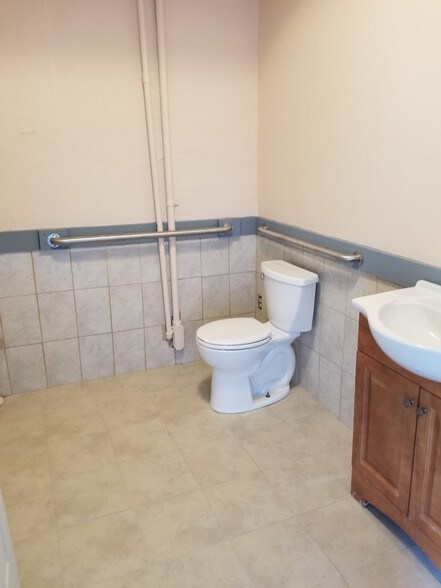 More Photos Of 310 S Main St, North Syracuse Storefront Retail Office For Lease