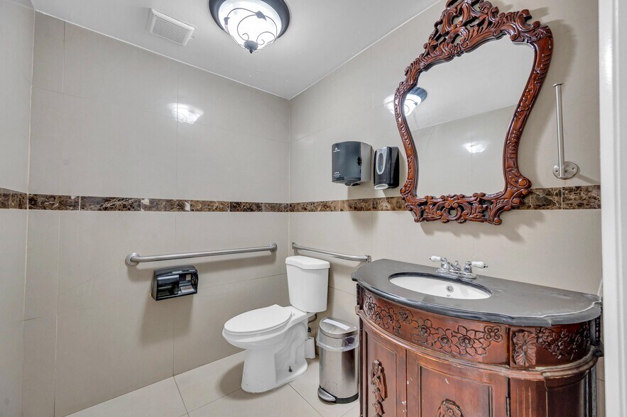 More Photos Of 4768-4772 NW 167th St, Miami Lakes Storefront Retail Office For Lease