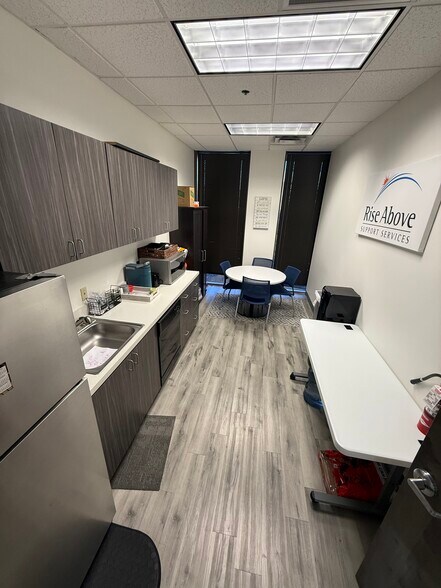 More Photos Of 17235 N 75th Ave, Glendale Unknown For Lease