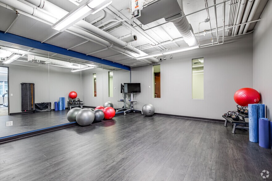 More Photos Of 12900 Whitewater Dr, Minnetonka Unknown For Lease