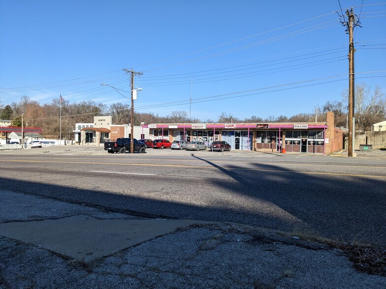 More Photos Of 1434-1436 Chambers Rd, Saint Louis Veterinarian Kennel For Sale