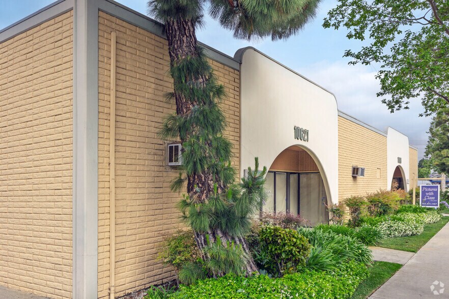 More Photos Of 10621 Bloomfield St, Los Alamitos Unknown For Lease