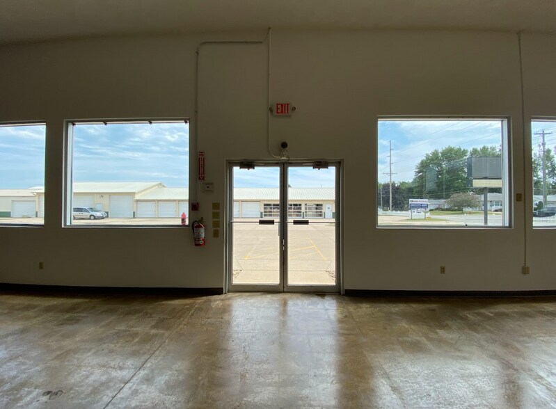 More Photos Of 780 S Chicago St, Geneseo General Retail For Lease