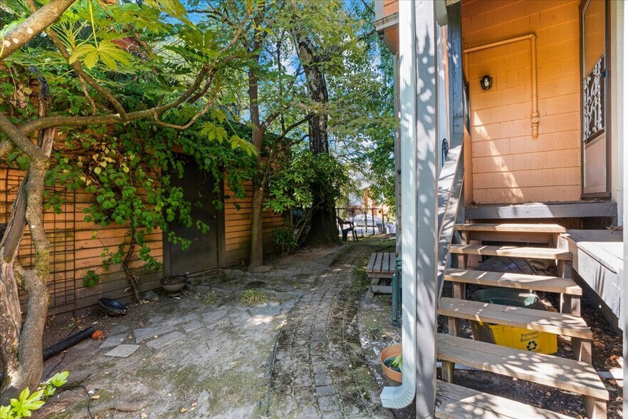 More Photos Of 2616 SE Pine St, Portland Apartments For Sale
