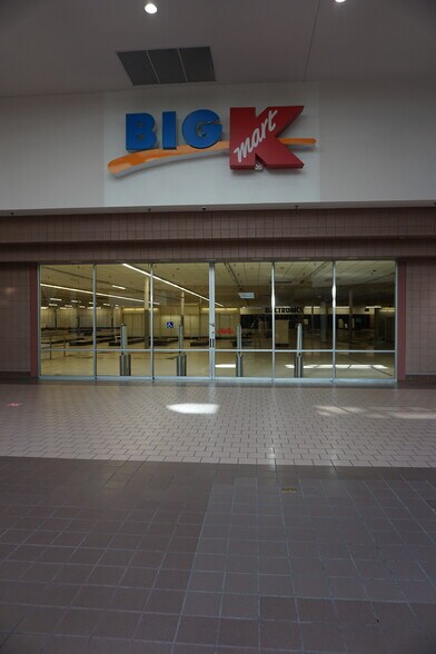 More Photos Of 93 W Campbell Rd, Rotterdam Freestanding For Sale
