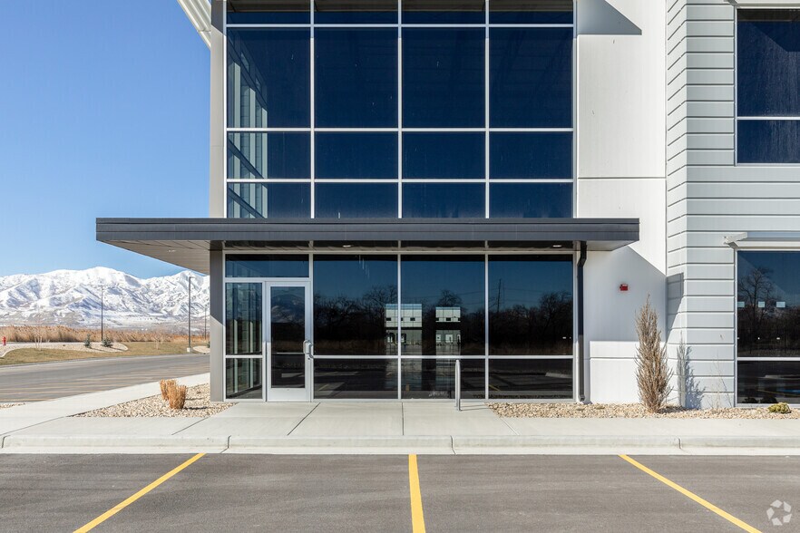 More Photos Of 6162 W Beagley Rd, West Valley City Distribution For Lease