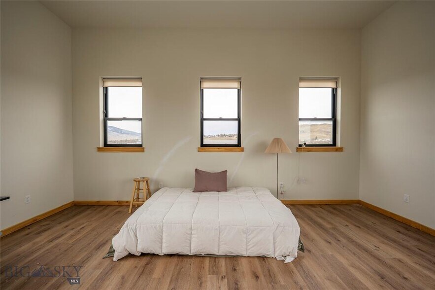 More Photos Of 924 E Park St, Livingston Apartments For Sale