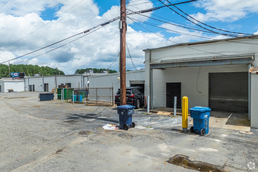 More Photos Of 1951-1955 Canton Rd, Marietta Warehouse For Lease