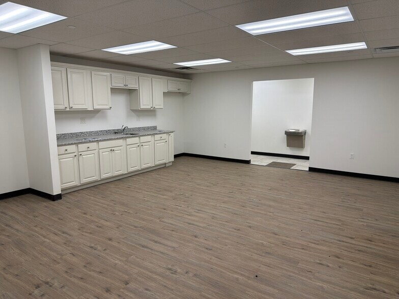 More Photos Of 8635 W 21st St, Sand Springs Warehouse For Lease