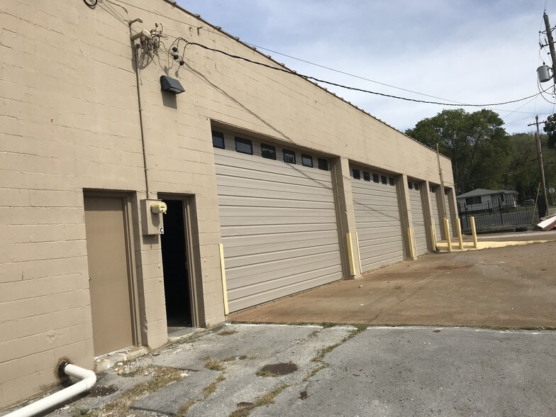 More Photos Of 2811 E 49th St, Chattanooga Showroom For Lease