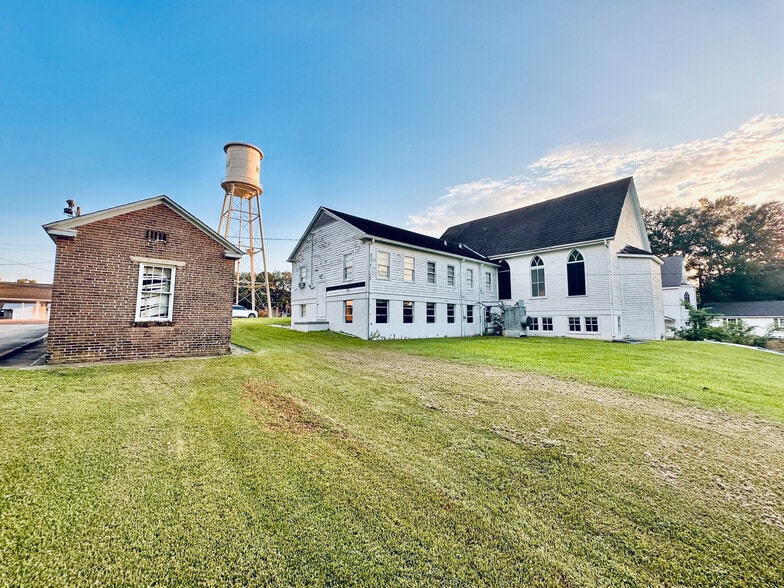 More Photos Of 504 Main St, Woodville Religious Facility For Sale