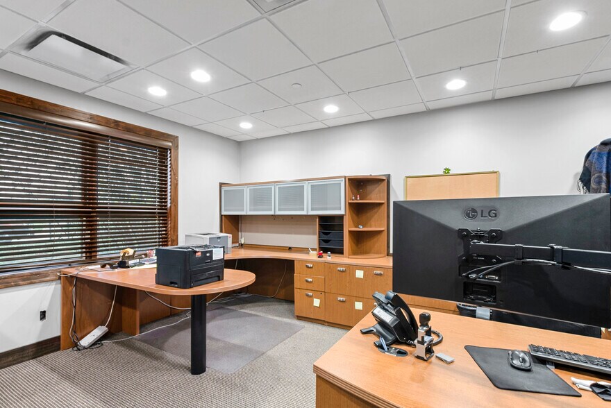 More Photos Of 9735 Industrial Dr, Bridgeview Light Distribution For Sale