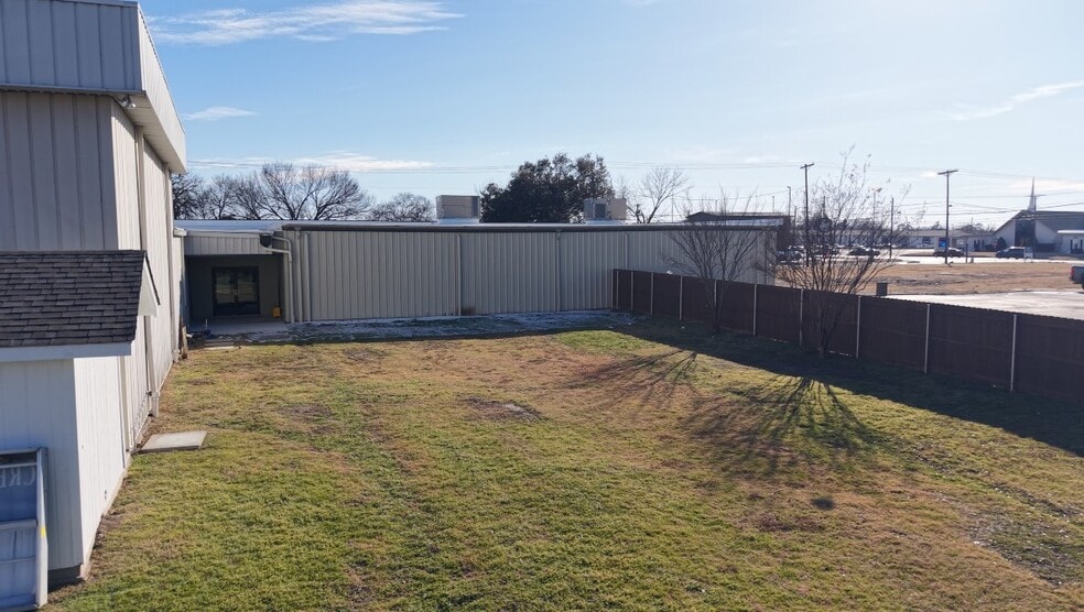 More Photos Of 5605 Wesley St, Greenville Showroom For Lease