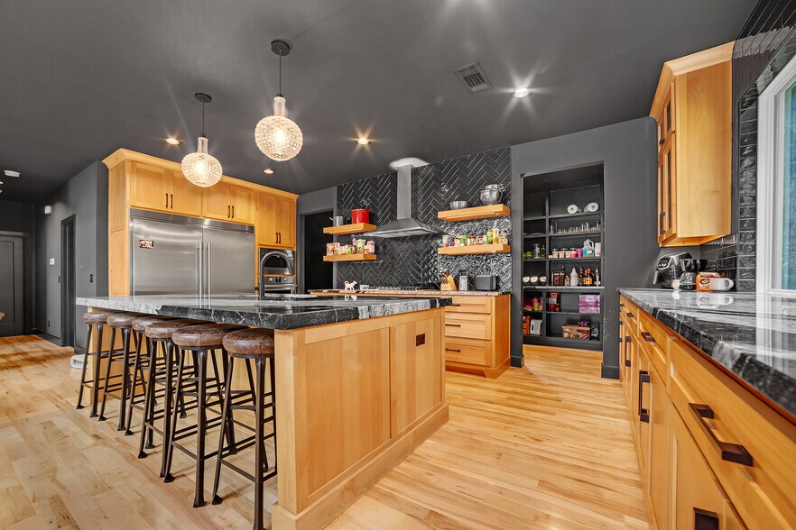 More Photos Of 446724 E 390 Rd, Langley Hotel For Sale