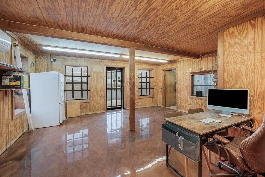 More Photos Of 2908 Us-90, Hondo Freestanding For Lease