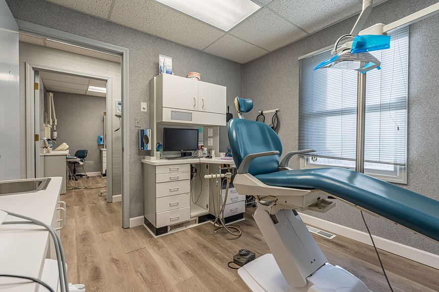 More Photos Of 610 Crystal Point Dr, Crystal Lake Medical For Lease