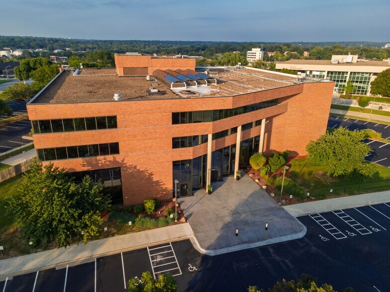 Primary Photo Of 2700 Westown Pky, West Des Moines Office For Lease