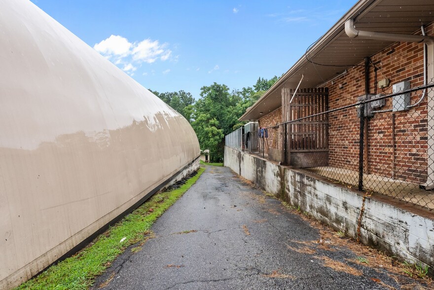 More Photos Of 730 Wade Hampton Blvd, Greenville Freestanding For Sale