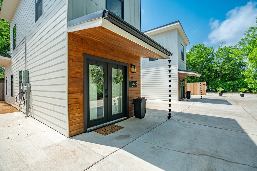 More Photos Of 511 S 10th St, Waco Specialty For Sale