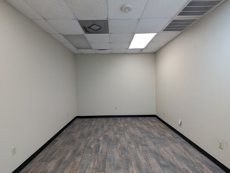 More Photos Of 6095 College St, Beaumont Office For Sale