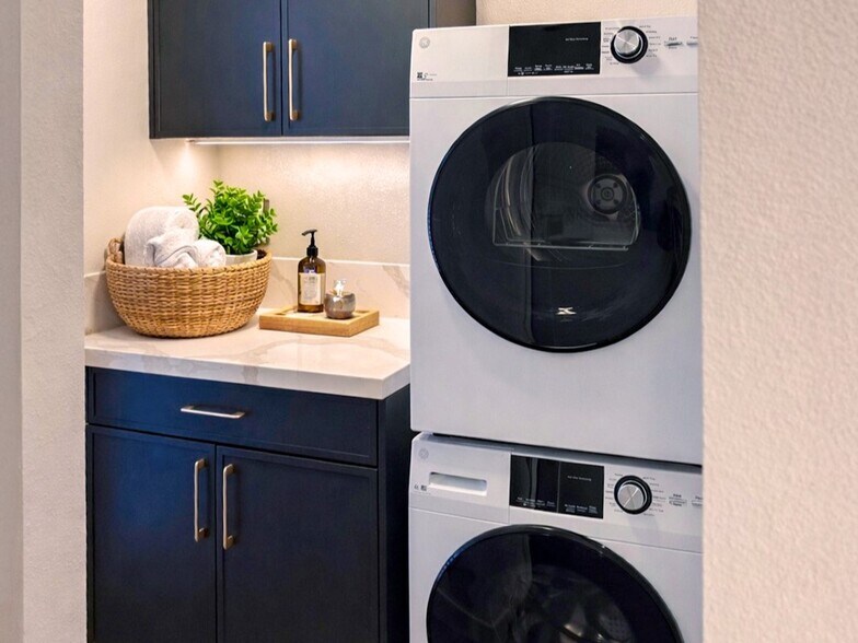 More Photos Of 906-910 6th St S, Kirkland Apartments For Sale