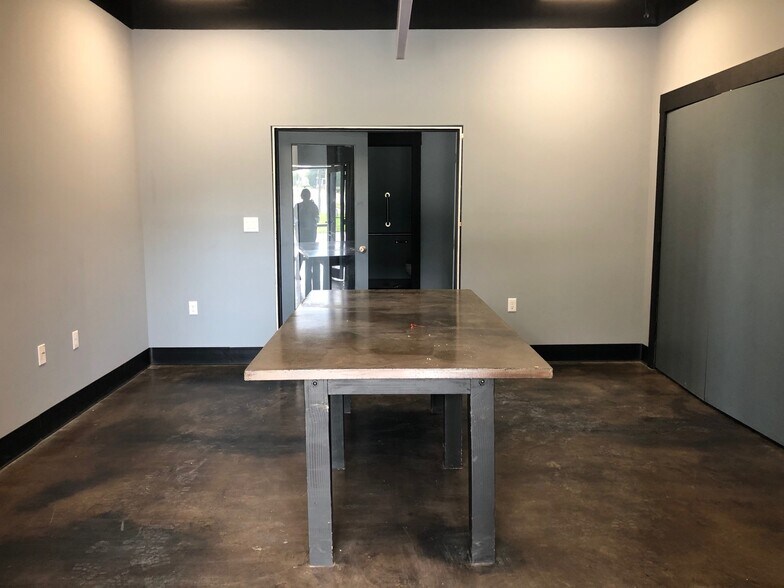 More Photos Of 1001-1021 N Limestone St, Lexington Apartments For Lease